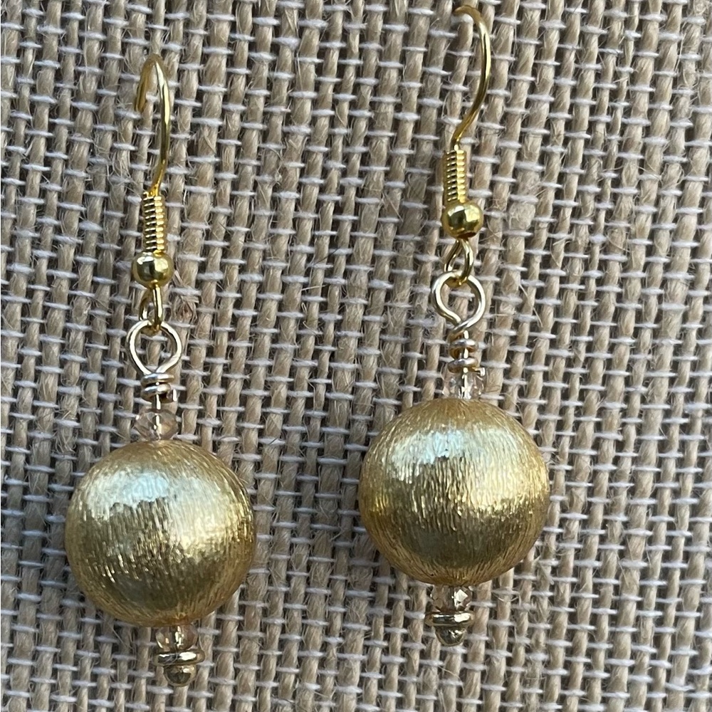 Elegant 18k Gold Plated Drop Earrings. Handmade. All wire Gold Plated. - Picture 9 of 9